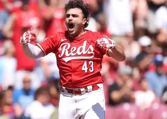 Corners Report: Darlings And Dimwits