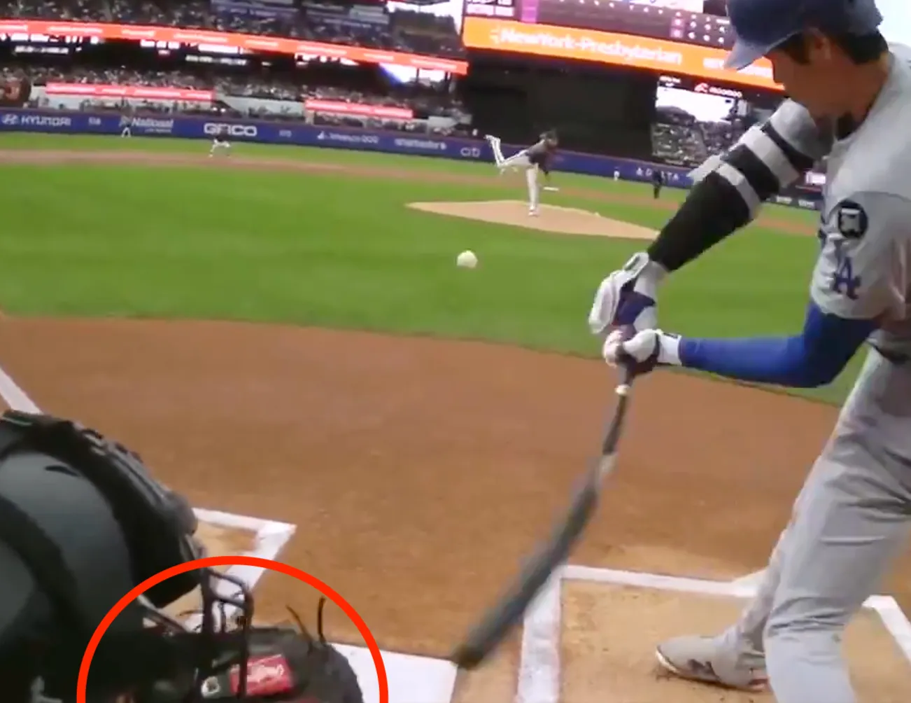 Umpire view left handed hitter